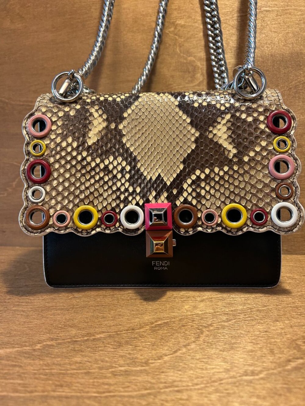 Authentic Fendi Kan Chain Shoulder Bag in Black Calfskin and Scalloped Snakeskin - Picture 4 of 12